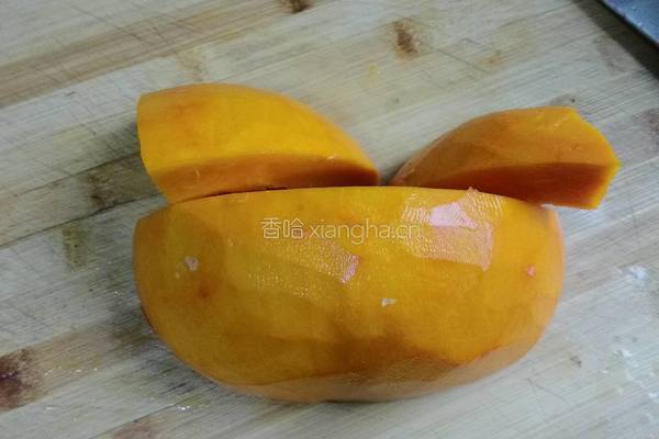 蛋黄焗南瓜的做法图解2