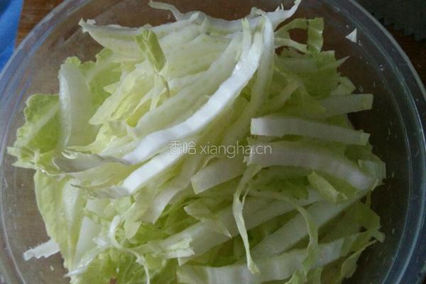 剁椒炒白菜干肉丝的做法图解2