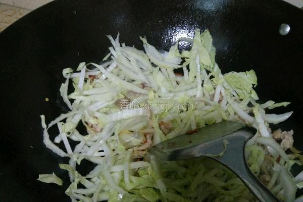 剁椒炒白菜干肉丝的做法图解7