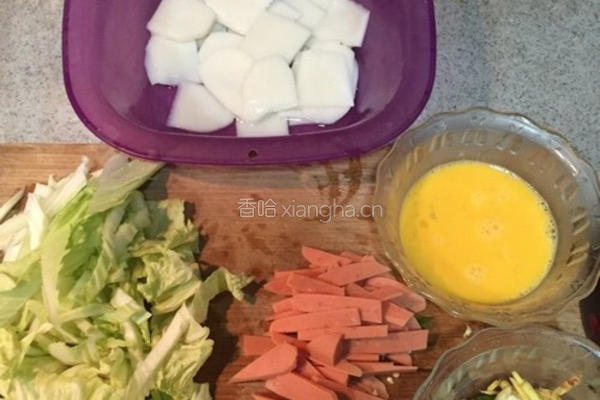 鸡蛋火腿炒年糕的做法图解1