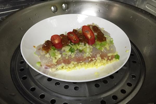 豆瓣蒸龙胆石斑的做法图解5