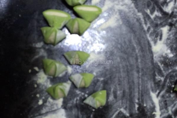 韭菜鸡蛋虾仁 “白菜”饺的做法图解7