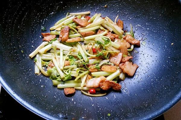香芹腐竹炒肉片的做法图解7