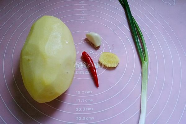 酸辣土豆丝的做法图解1