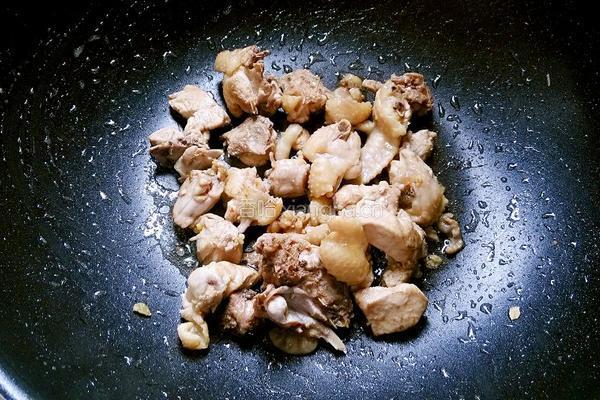 土豆烧鸡块的做法图解3