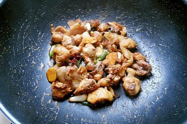 土豆烧鸡块的做法图解5