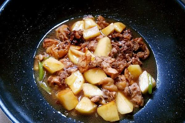 土豆烧鸡块的做法图解7