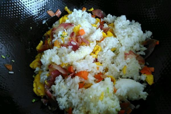 香肠鸡蛋炒饭的做法图解6