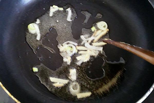 莴苣胡萝卜片炒肉的做法图解3