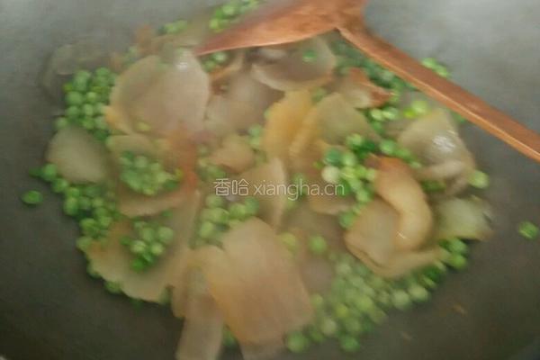 碗豆炒腊肉的做法图解5