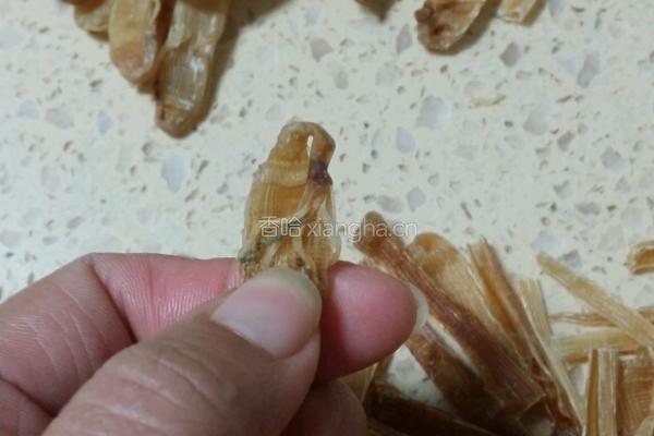 沙虫金针菇汤的做法图解2