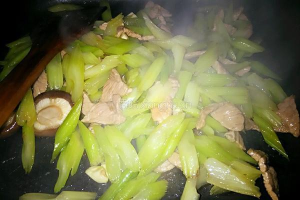 芹菜炒肉片的做法图解8