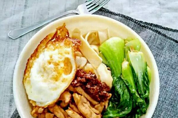 自制鸡肉酱板面的做法图解9