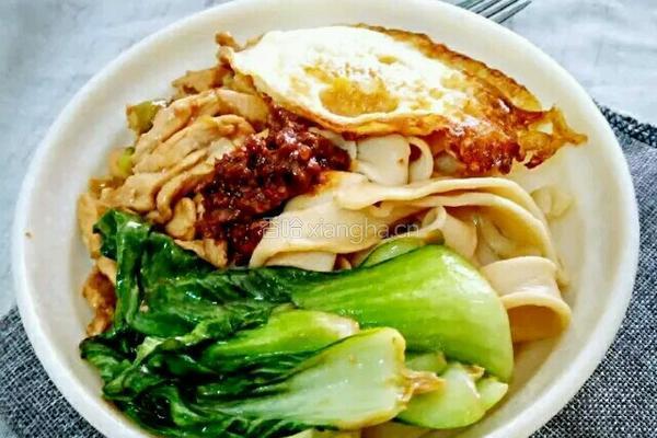 自制鸡肉酱板面