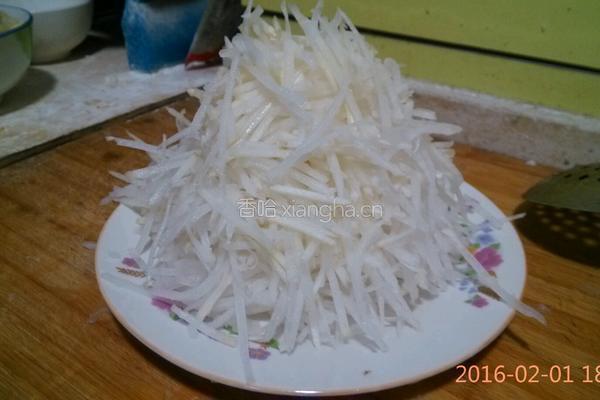 清炒萝卜丝的做法图解1