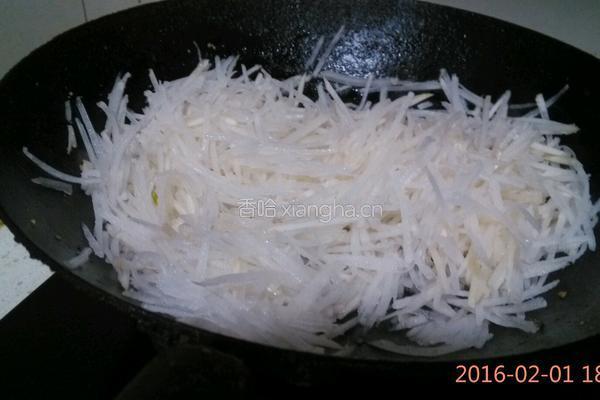 清炒萝卜丝的做法图解2