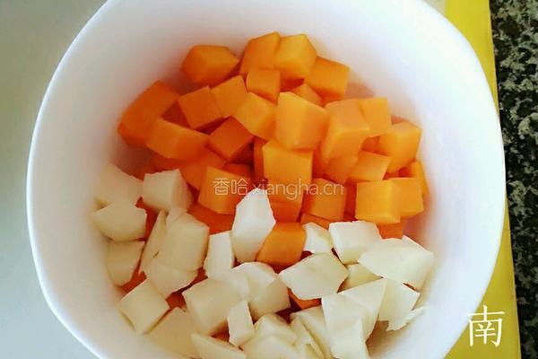 金瓜山药红枣杂米粥的做法图解1