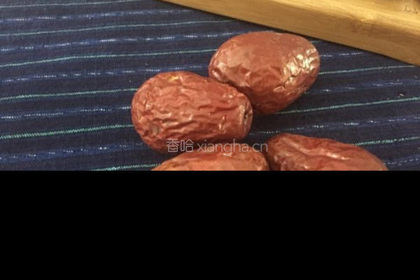 枣核桃的做法图解1