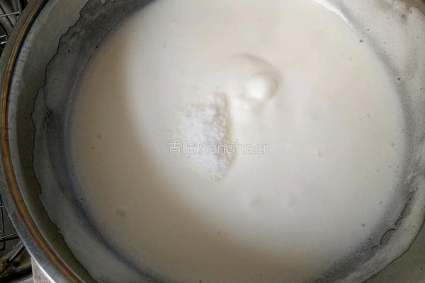 沙拉肉松双色海绵蛋糕卷的做法图解4