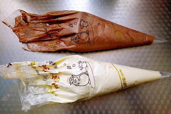 沙拉肉松双色海绵蛋糕卷的做法图解20