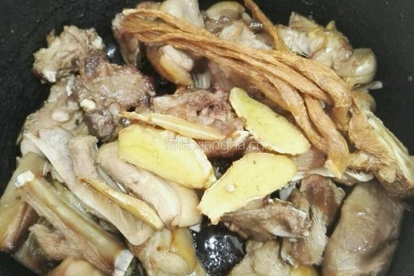 清炖羊肉、当归的做法图解3