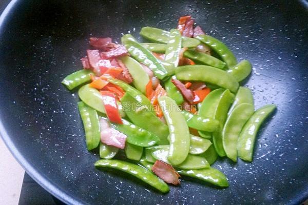 荷兰豆炒腊肉的做法图解6