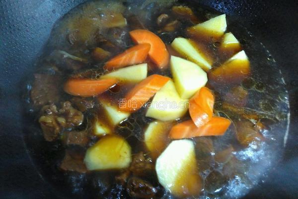 土豆烧牛肉的做法图解8