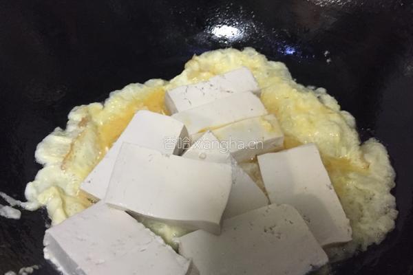 鸡蛋炒豆腐的做法图解4