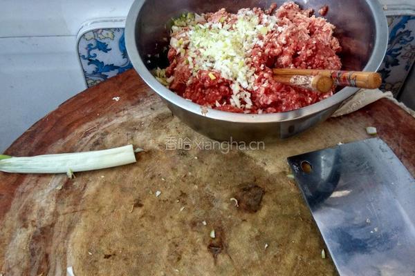 摆财羊肉水饺的做法图解2