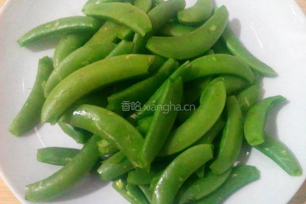 瘦肉炒甜豆的做法图解2