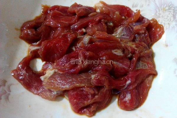 瘦肉炒甜豆的做法图解3