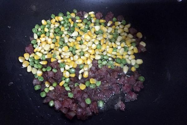 腊肠炒饭的做法图解4