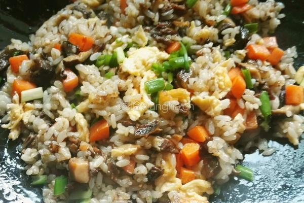 牛肉五彩炒饭的做法图解4