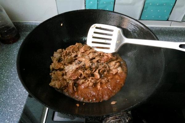 大葱爆羊肉的做法图解3