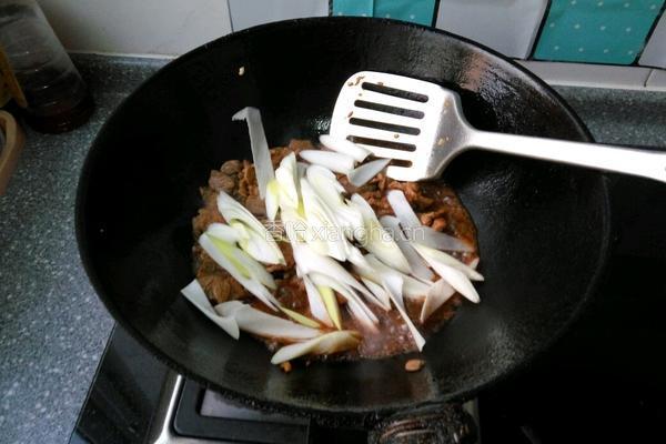 大葱爆羊肉的做法图解4