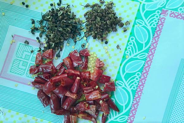 麻香辣椒油的做法图解1