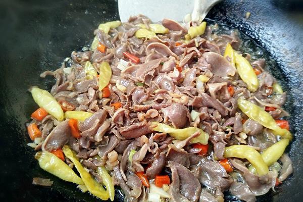 泡椒爆炒鸡胗的做法图解8