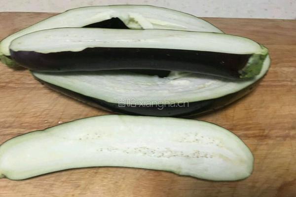 手撕茄子拌蒜苗的做法图解2