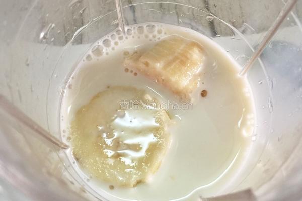 棉花糖可可香蕉奶昔的做法图解3