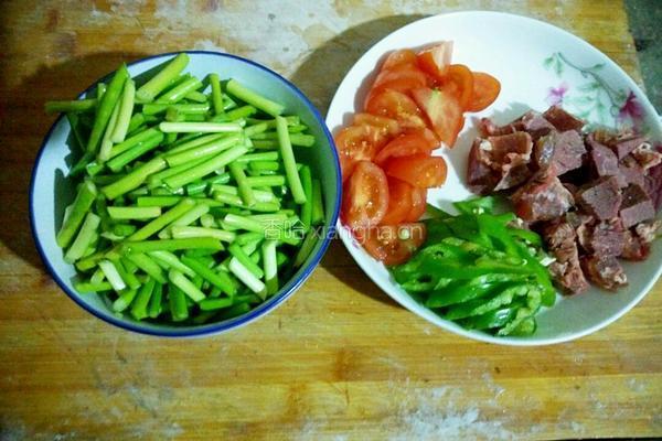 牛肉炒乌冬面的做法图解2