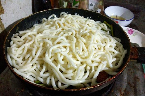 牛肉炒乌冬面的做法图解12