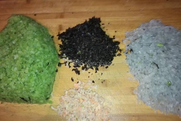 芹菜肉水饺的做法图解3