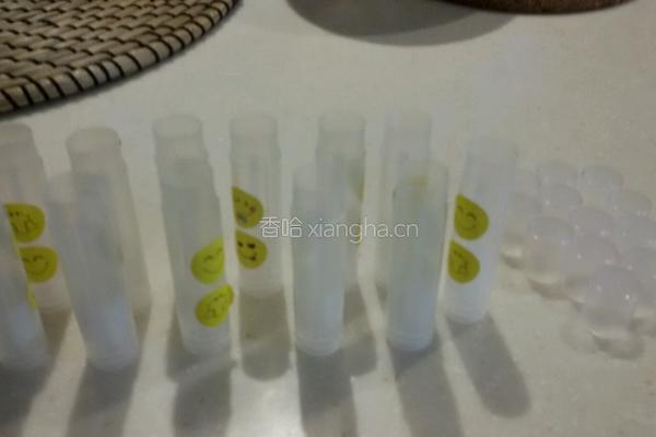 自制纯植物变色唇膏的做法图解3