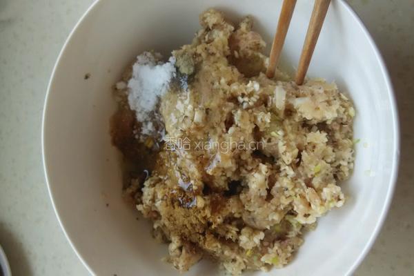 香菇鸡肉馄饨的做法图解3