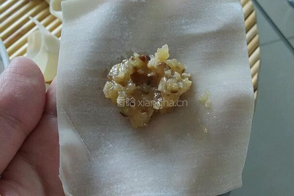 元宝馄饨的包法的做法图解2