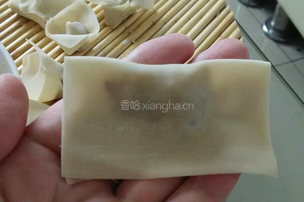 元宝馄饨的包法的做法图解3