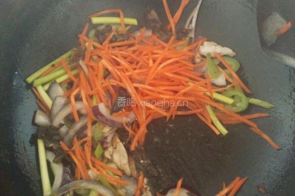 鱼香肉丝盖饭的做法图解3