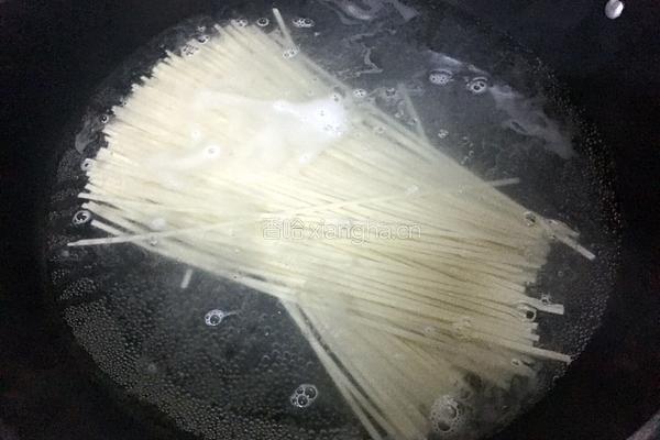 蛋炒面的做法图解3