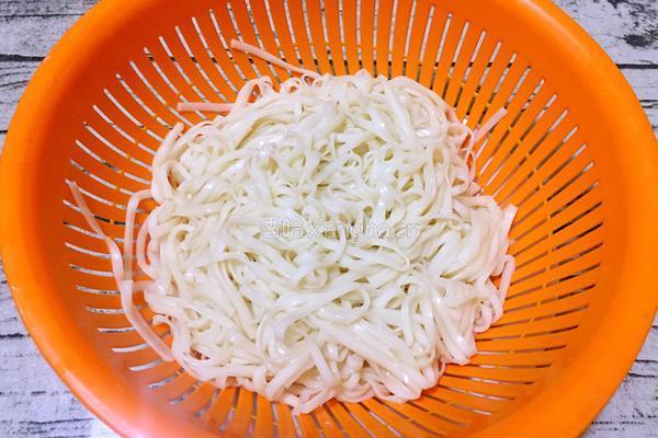 蛋炒面的做法图解4