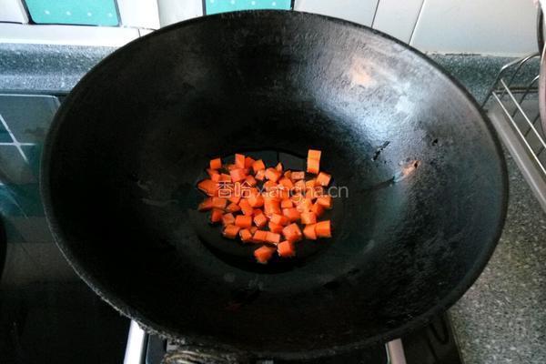 肉末鸡蛋炒米饭的做法图解2